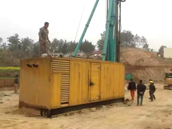 西区如何判断水冷式机油散热器密封件是否需要更换?